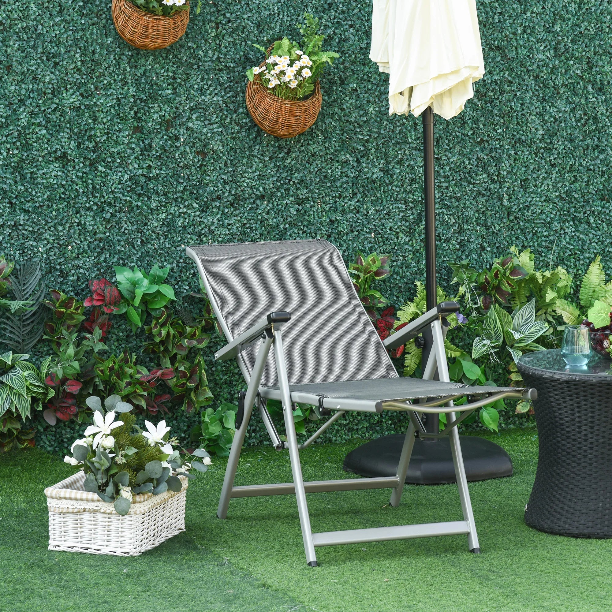 Outsunny folding garden lounger adjustable chair in 10 positions with LeCoinChaise