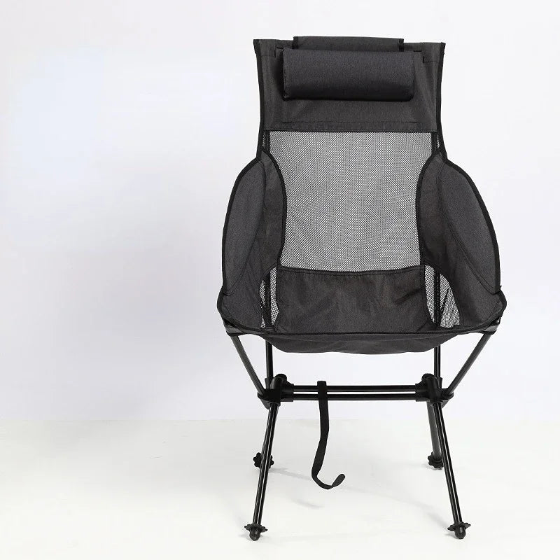 a black and white photo of a suitcase