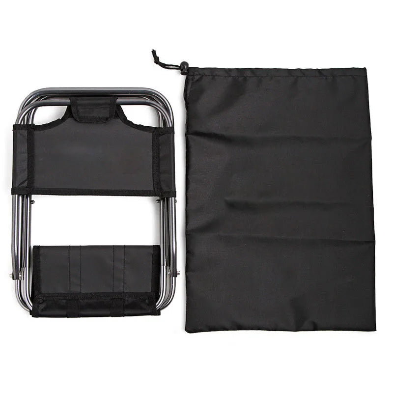 a black and white photo of a suitcase