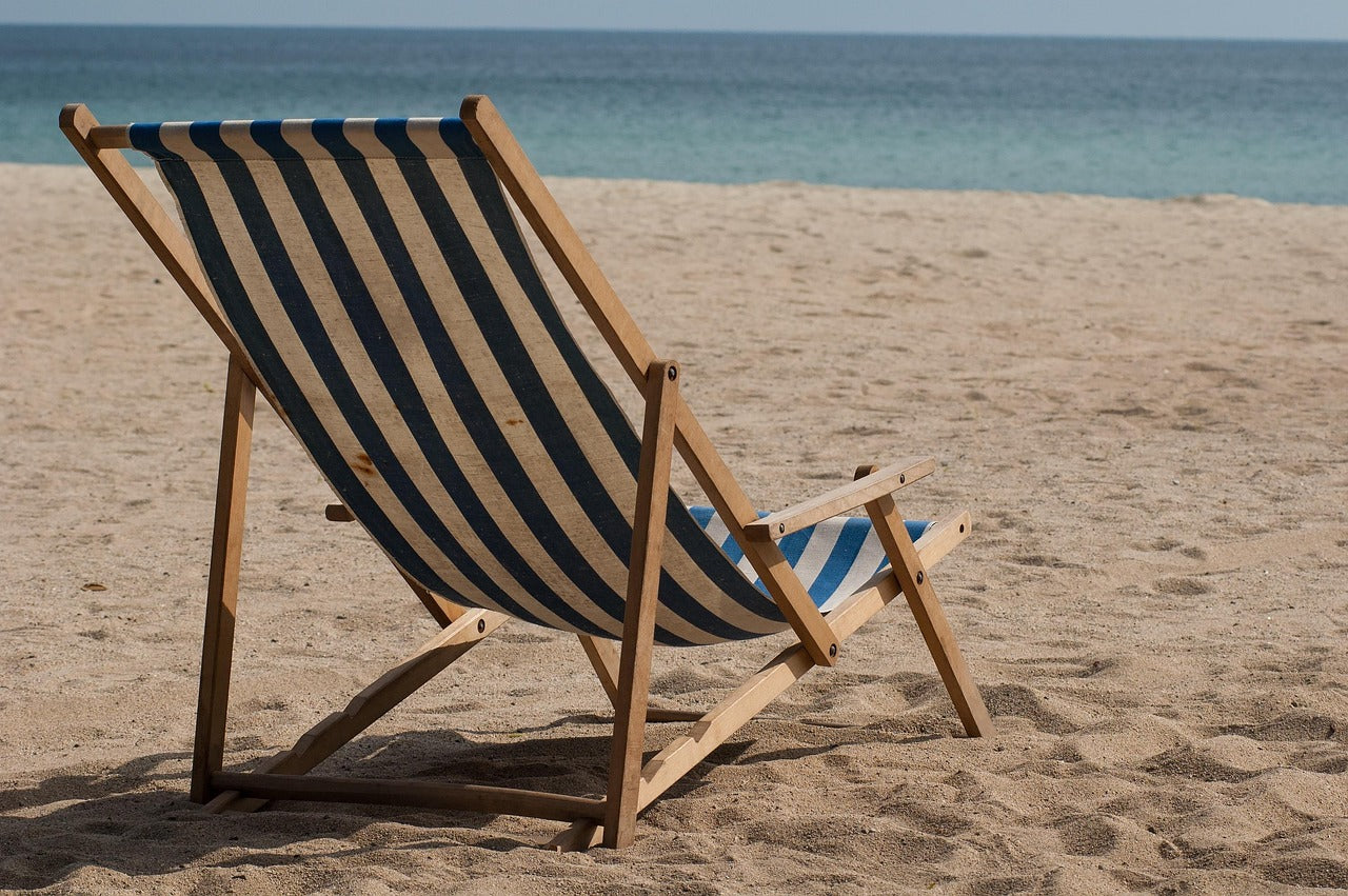Chaises pliantes de plage et mal de dos : comment allier confort et posture ?