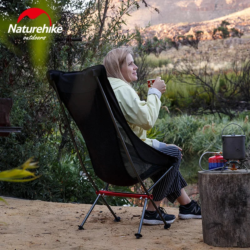 Chaise pliante de camping NATUREHIKE en pleine nature le matin- LeCoinChaise