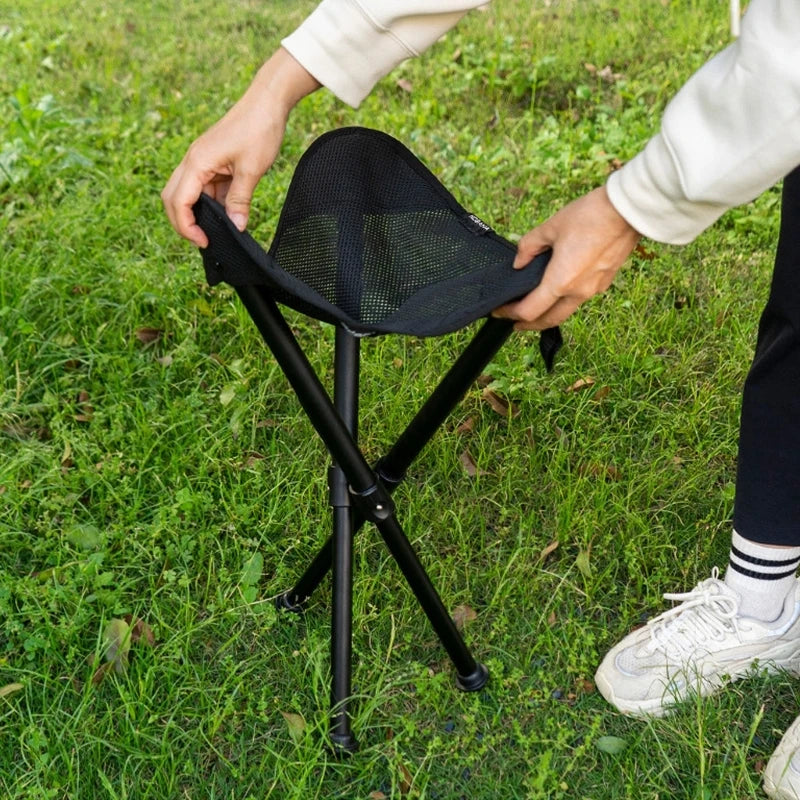 a person is holding a kite in the grass 