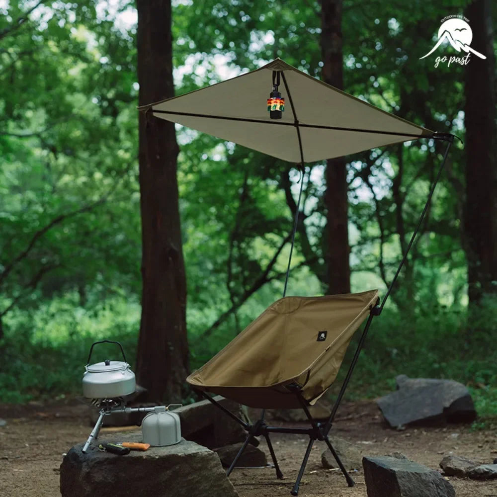 Chaise pliante de camping avec parapluie intégré dans la forêt - LeCoinChaise