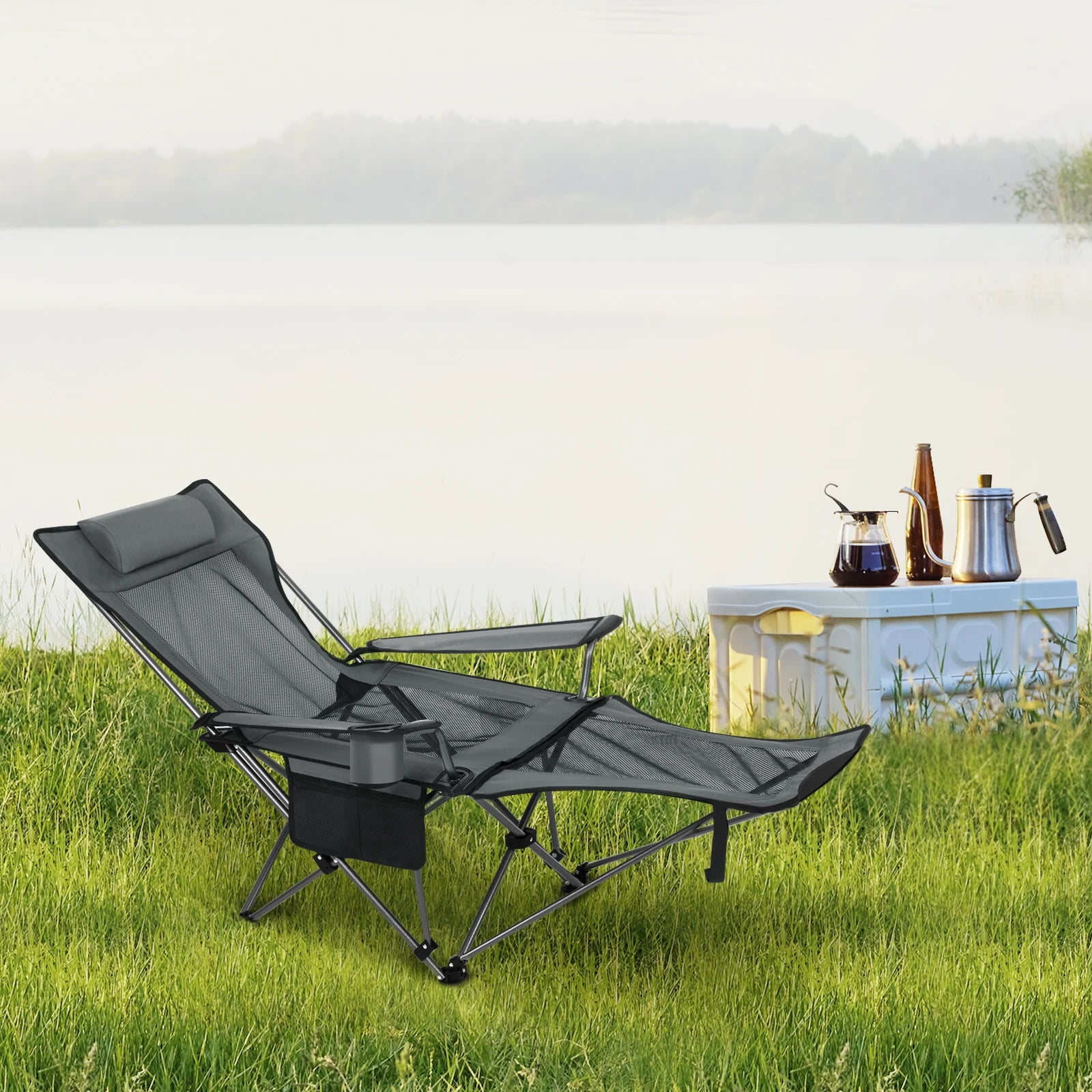 Chaise longue pliante de camping confortable au bord d'un lac - LeCoinChaise